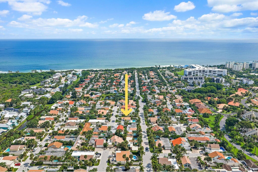 Photo of 101 W Tarpon Lane, Jupiter, FL 33477 (MLS # B26086832)