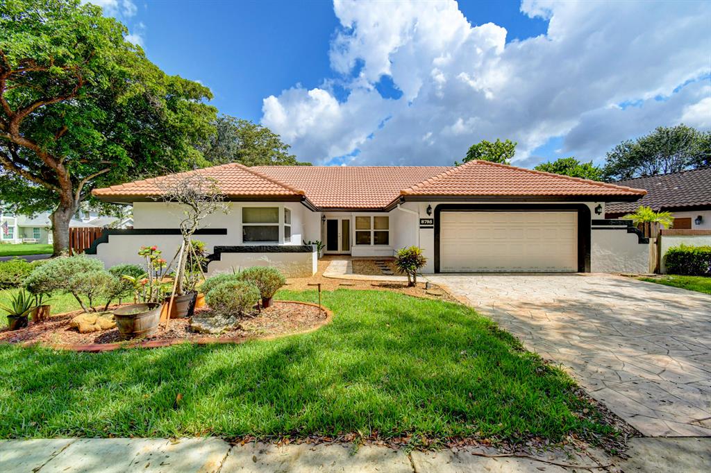 Meticulously Kept Home with 3 bedroom and 2.5 bathrooms with VAULTED CEILINGS! Come put your own touches on this beautiful open layout home. Master Bedroom has a beautiful Double sliding glass doors for plenty of morning SUNSHINE! Separate Dining, living room and breakfast corner! CORNER LOT features a screened in pool with jacuzzi. NEW AC and Water Heater! Ample yard space for gardening. Plenty of space to entertain in the backyard. A+ rated school system. Voluntary or NO HOA. Open House May 25 and 26!