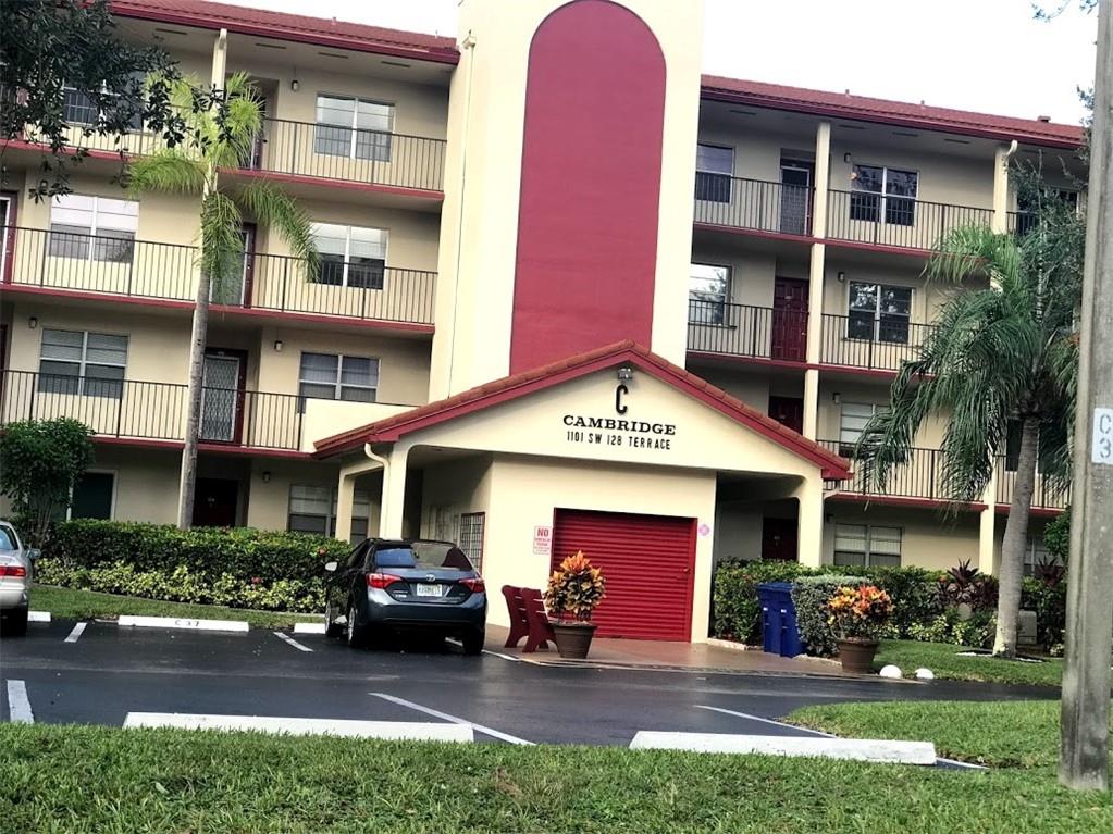 CAMBRIDGE AT CENTURY - Residential Lease