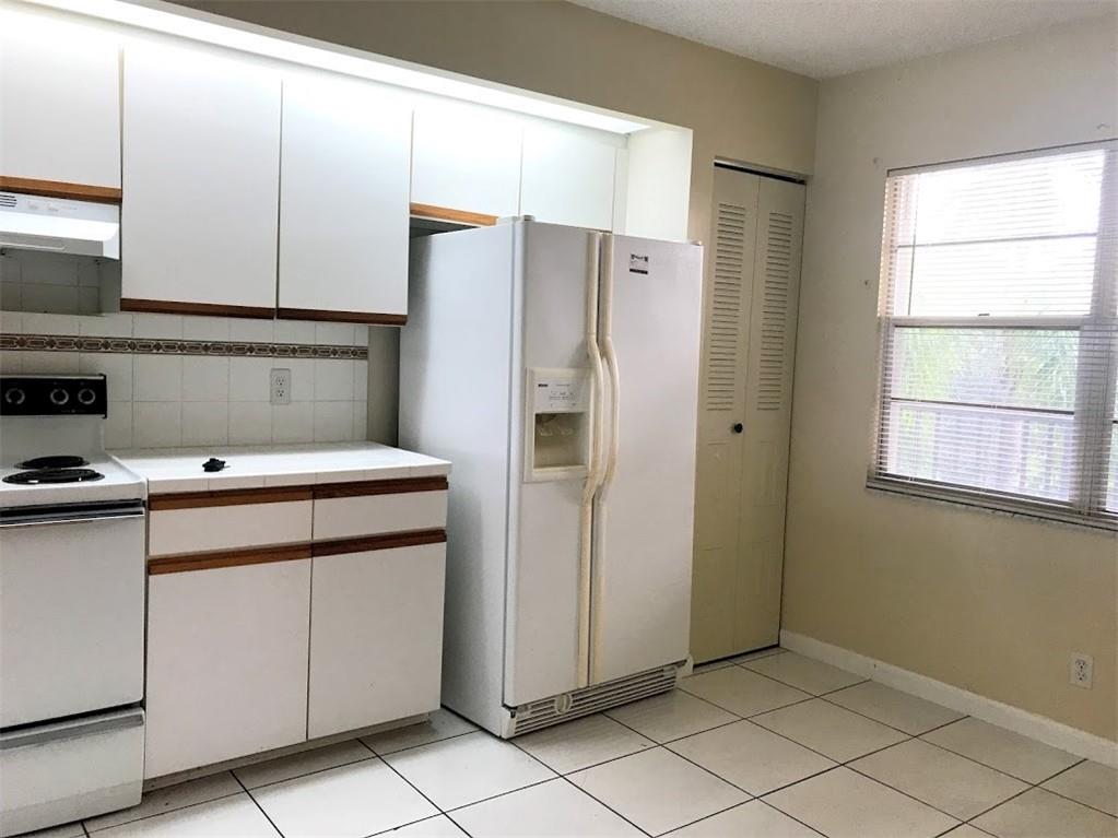 CAMBRIDGE AT CENTURY - Residential Lease