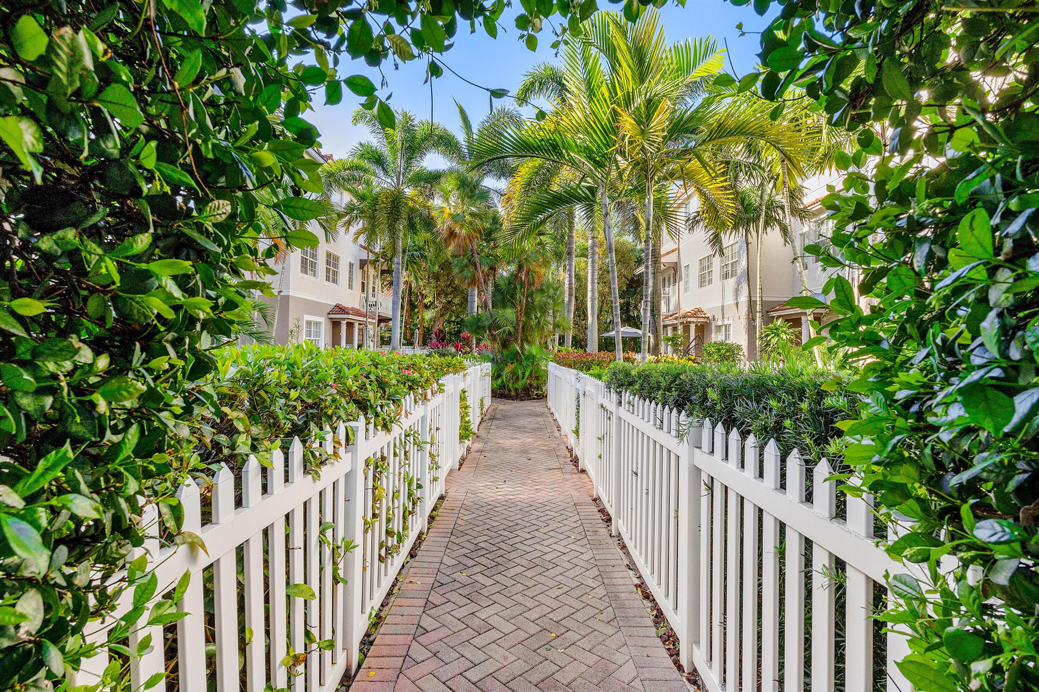 OCEAN CAY - Residential