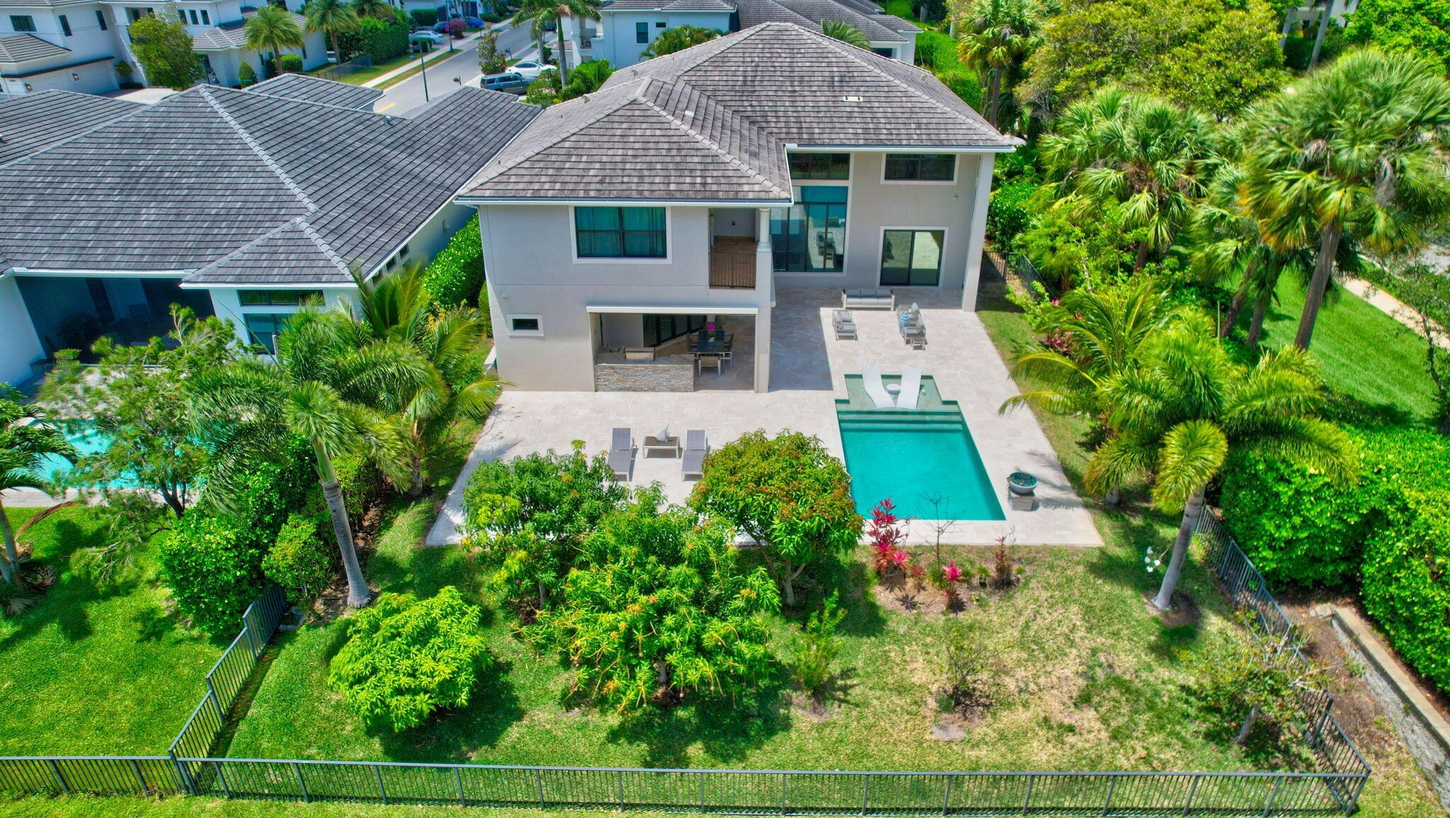 ROYAL PALM POLO - Residential