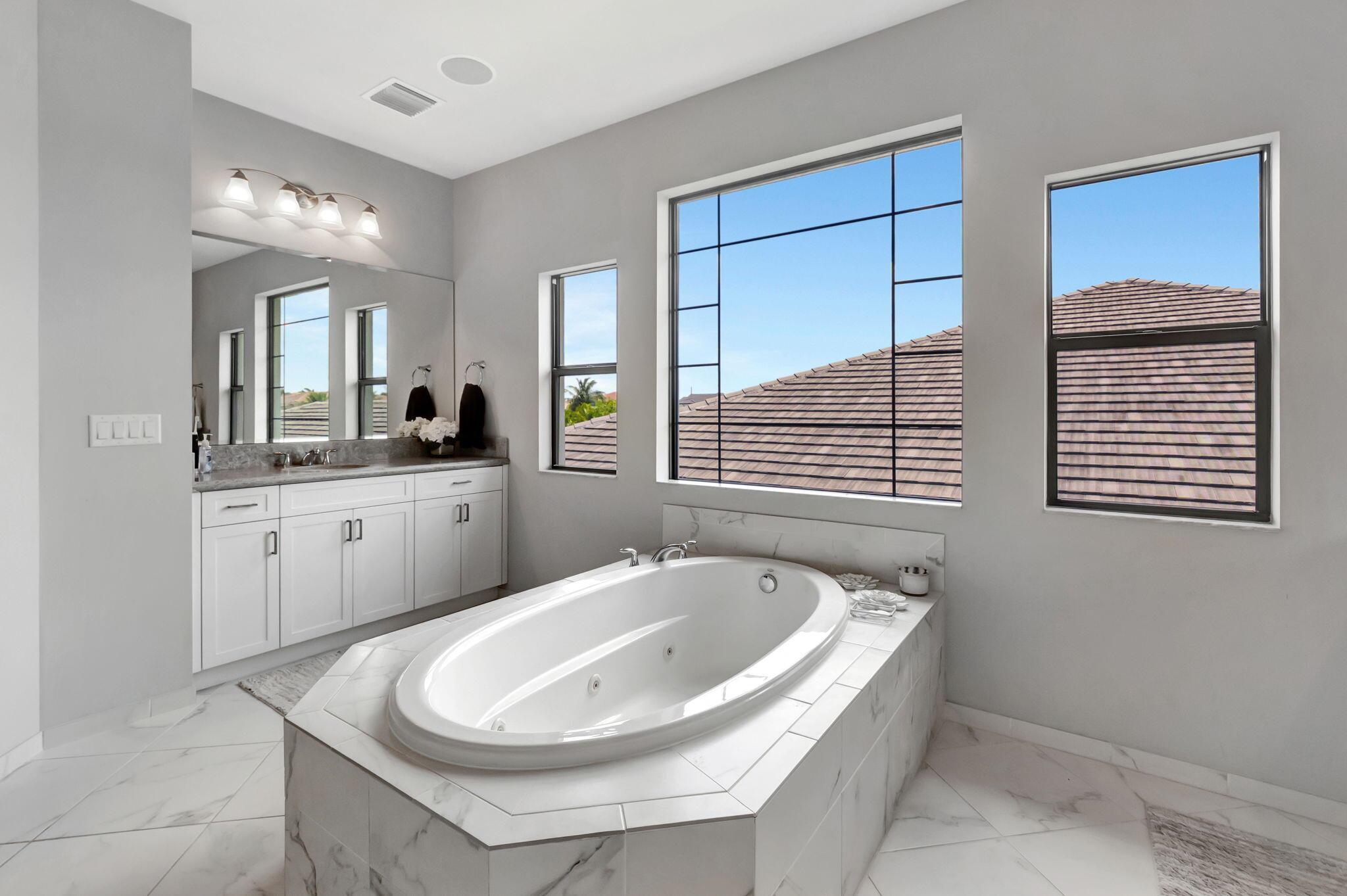 ROYAL PALM POLO - Residential