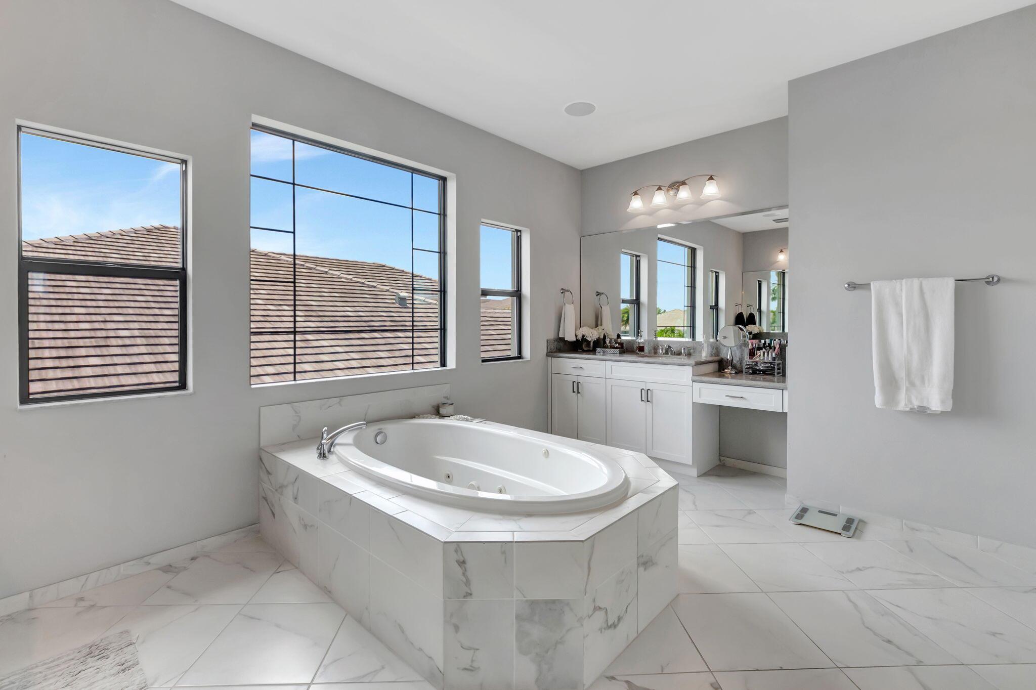 ROYAL PALM POLO - Residential