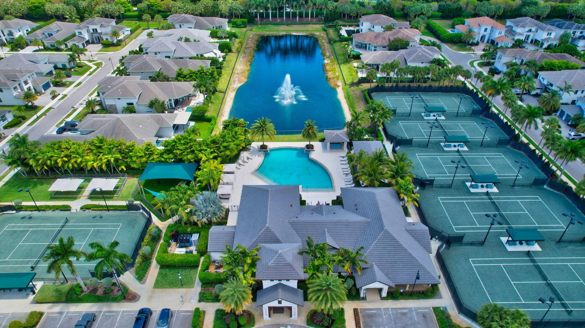 ROYAL PALM POLO - Residential