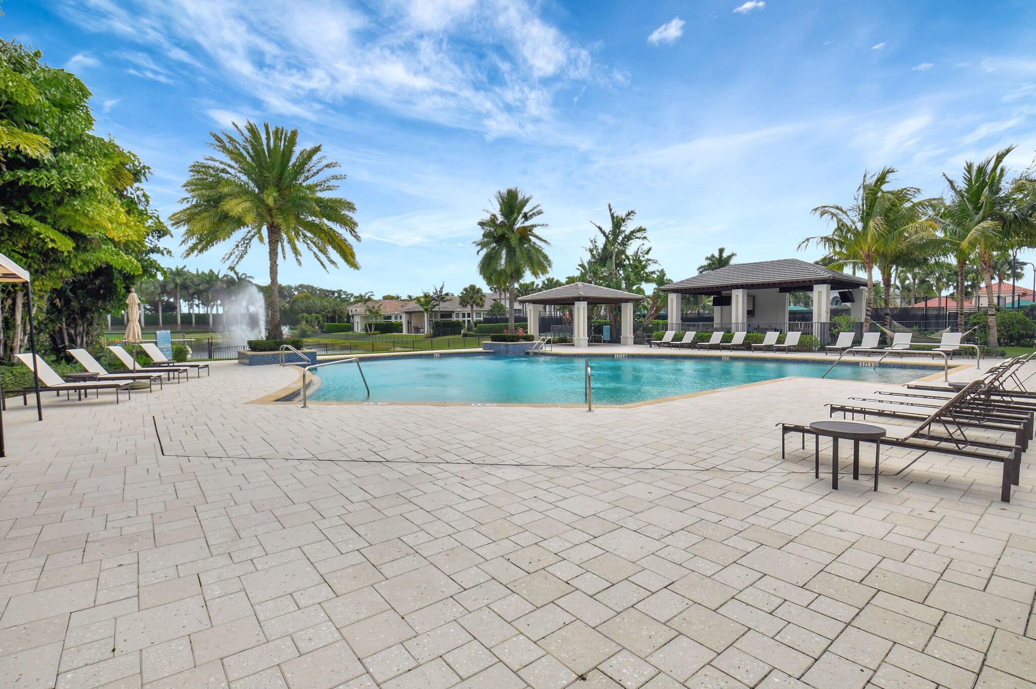 ROYAL PALM POLO - Residential