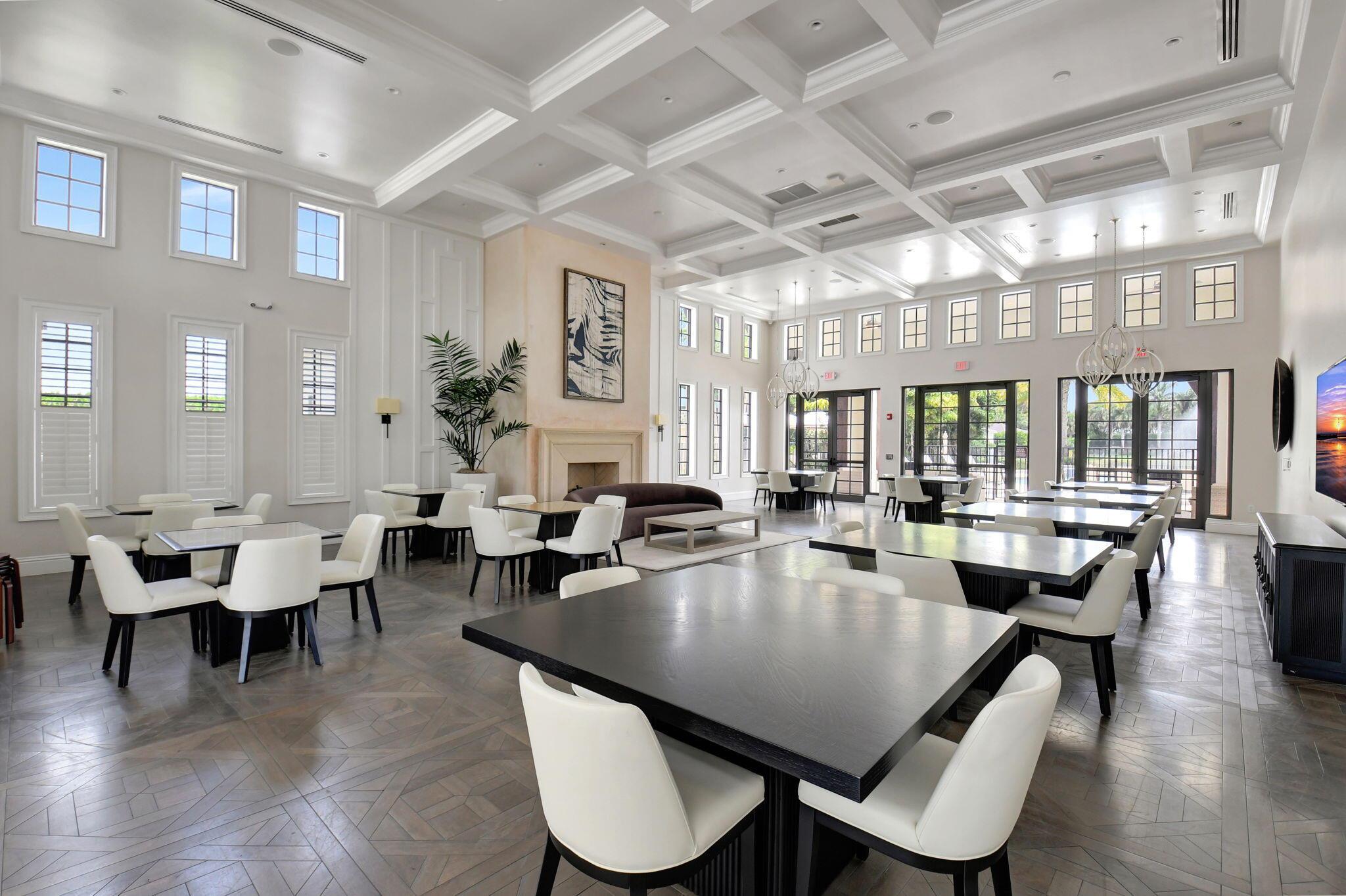 ROYAL PALM POLO - Residential