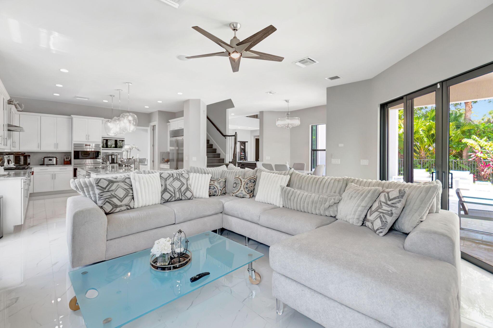 ROYAL PALM POLO - Residential