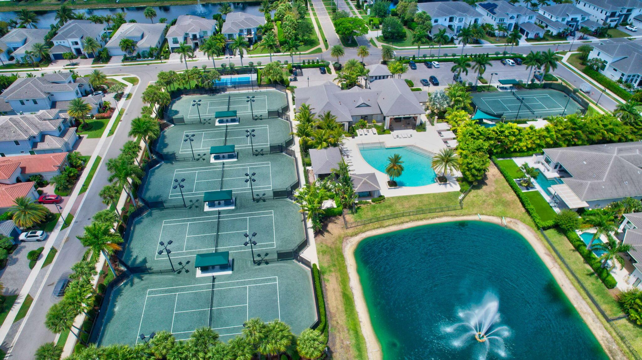 ROYAL PALM POLO - Residential
