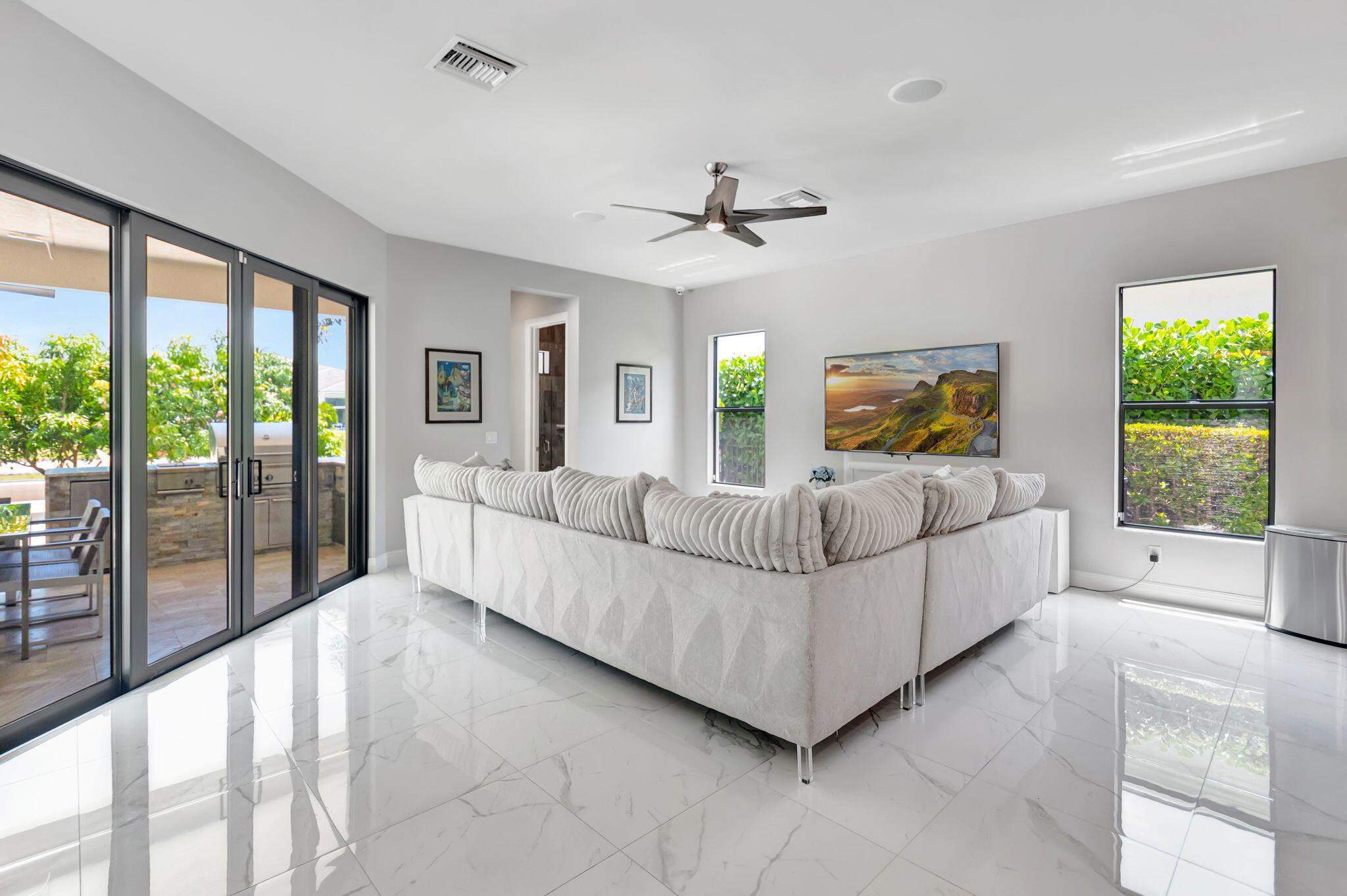 ROYAL PALM POLO - Residential