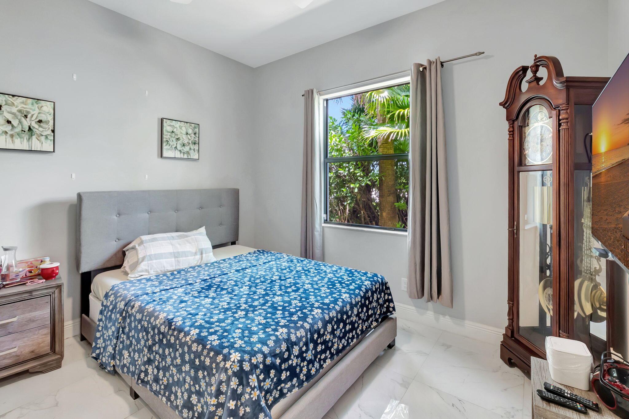 ROYAL PALM POLO - Residential