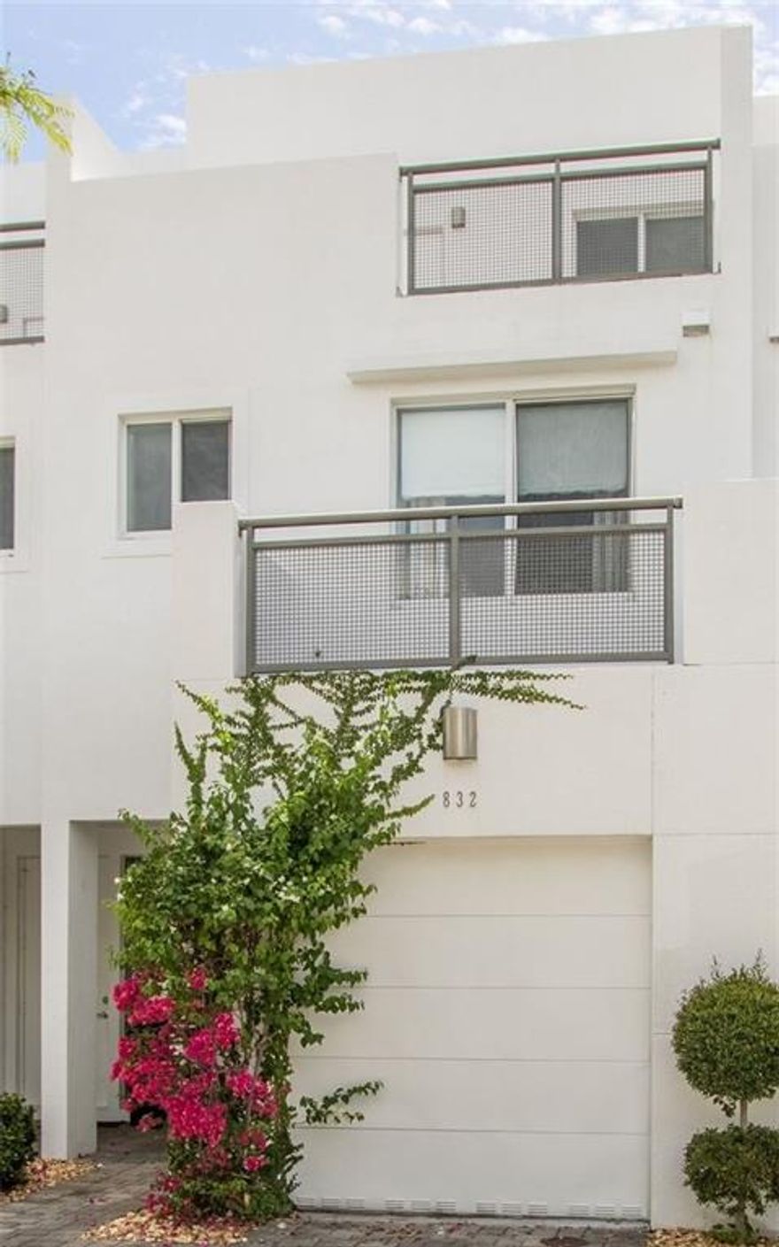 Awesome ultra modern contemporary totally designer upgraded like no other unit. Custom staircase railings, modern tile flooring thru out, high ceilings, large terrace, private yard, garage, two lavish master suites and beautiful remodeled baths. Fantastic location close to the beach, Las Olas, theater, shopping and great restaurants. Wonderful east side urban living at its best.