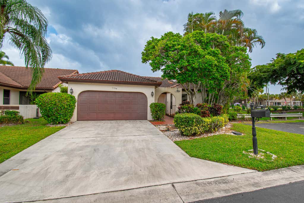 Photo of 7794 Villa Nova Drive, Boca Raton, FL 33433 (MLS # R11136463)