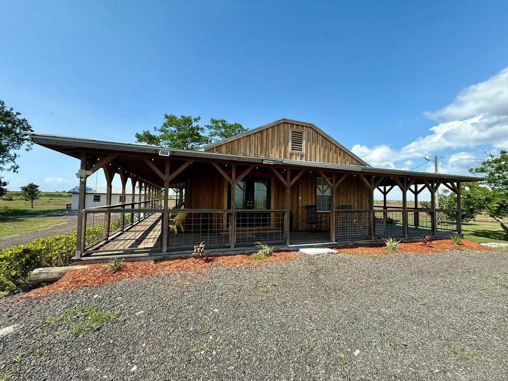 Photo of 55 E Corkscrew Boulevard, Clewiston, FL 33440 (MLS # B26021869)