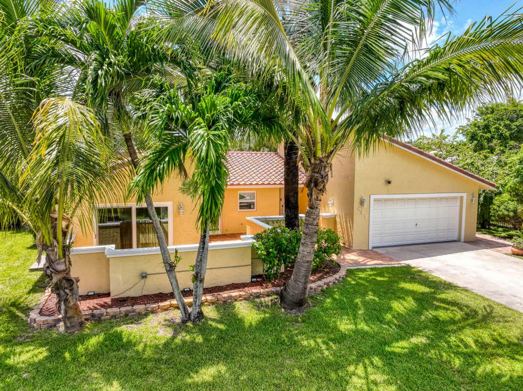 Photo of 461 NW 47th Avenue, Deerfield Beach, FL 33442 (MLS # B26057842)