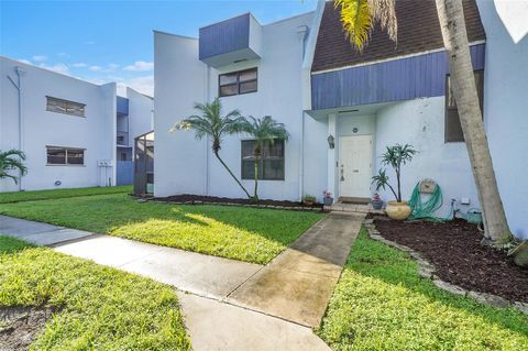 2774 S University Dr 10A Davie FL 33328