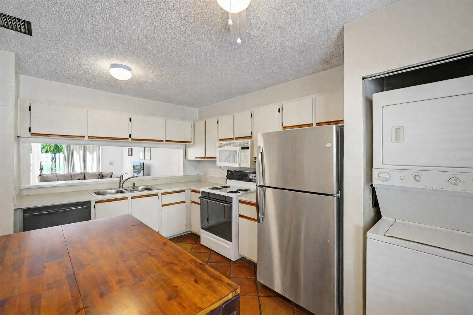 CORAL COAST TOWNHOMES - Residential