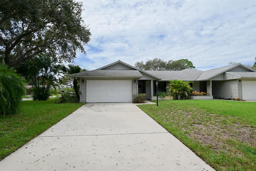 Photo of 12736 SE Pinehurst Court, Hobe Sound, FL 33455 (MLS # R10832849)