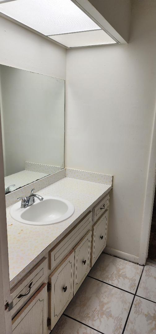 Castlewood 71-37 B - Residential Lease