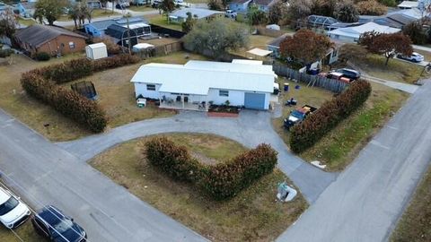 Photo of 4472 SE Alden Avenue, Stuart, FL 34997 (MLS # R11164901)