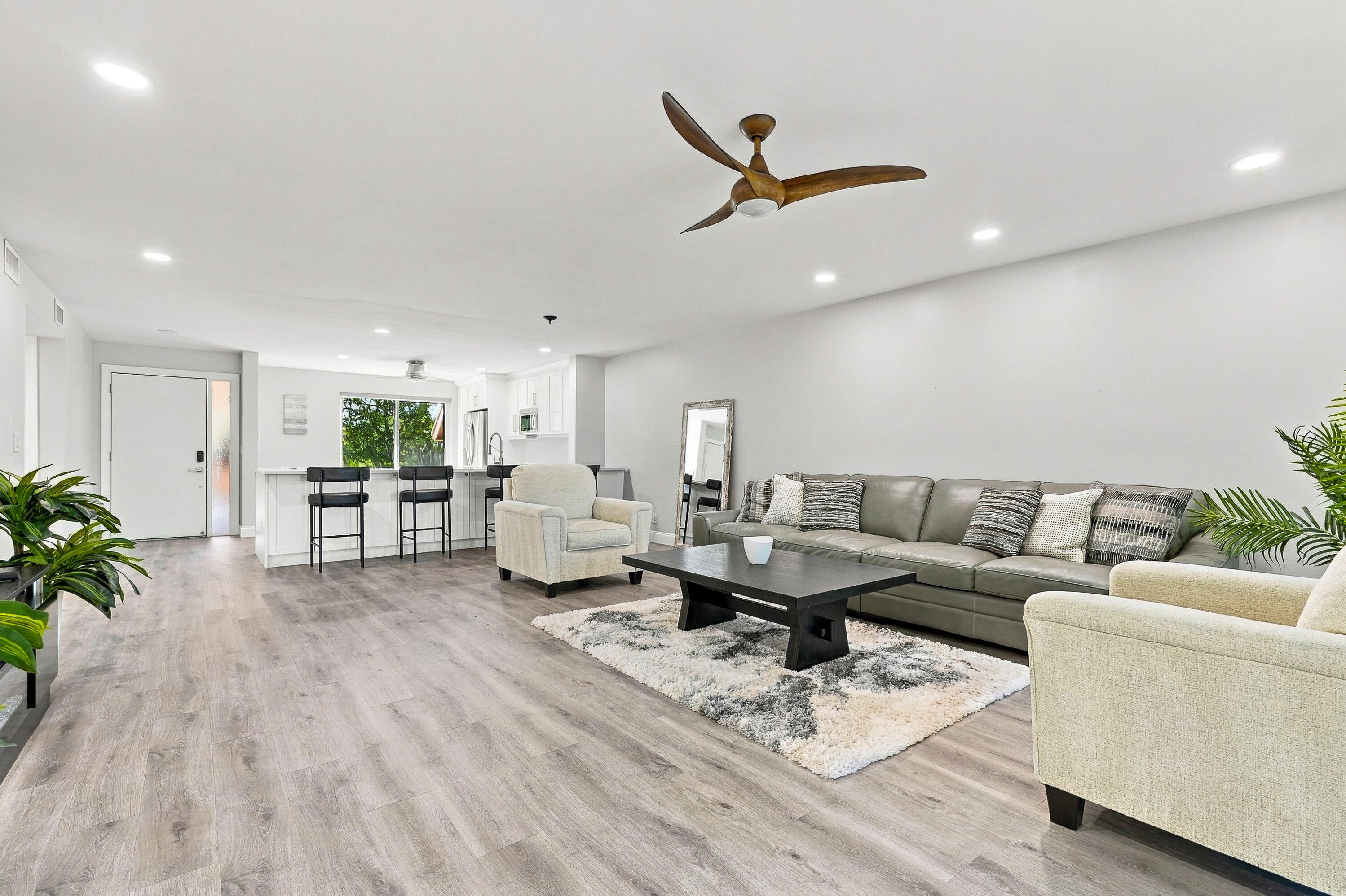 11172 GREEN LAKE Drive 203