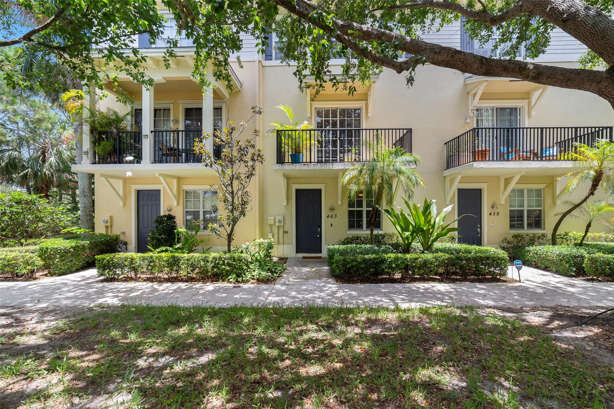 Greenwich at Donald Ross. 3 Story Townhouse with 2 Car Garage plus bonus room on 1st floor that can be used as an office or guest room. Second floor has a powder room, open kitchen and large living area plus a balcony that looks out over the lake at schoolhouse road. On the third floor are the 2 bedrooms both with full bathrooms and the washer and dryer.