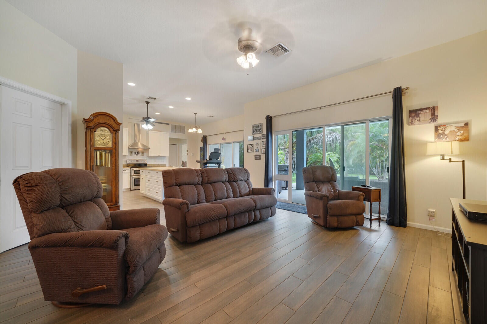 Properties 16395 E HIALEAH Drive E
