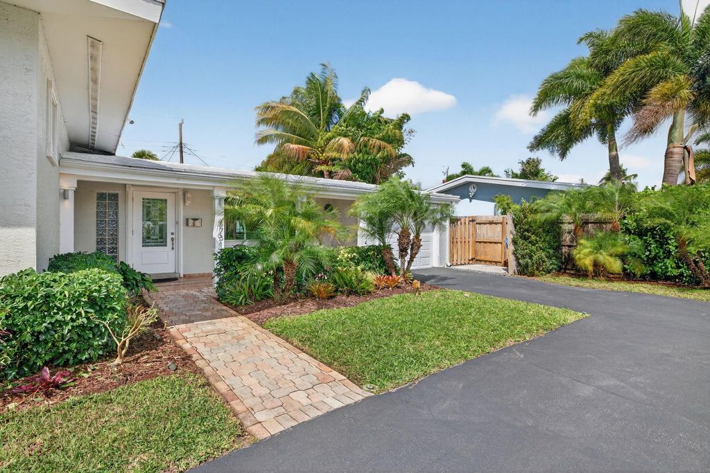 Photo of 4781 NE 4th Avenue, Oakland Park, FL 33334 (MLS # F10556701)