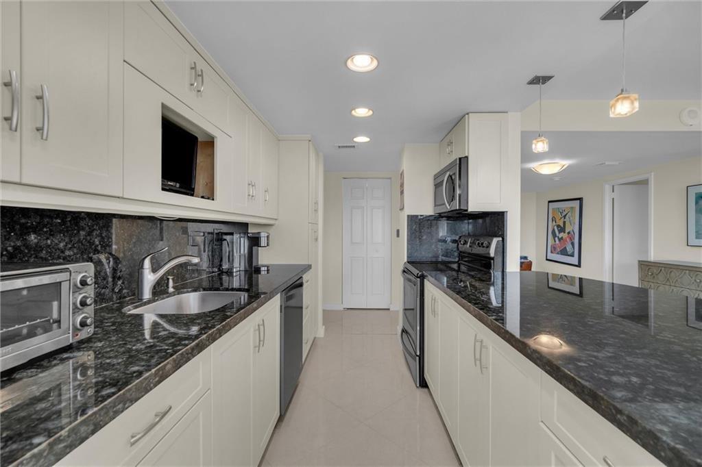 Winston Towers 300 Condo - Residential Lease