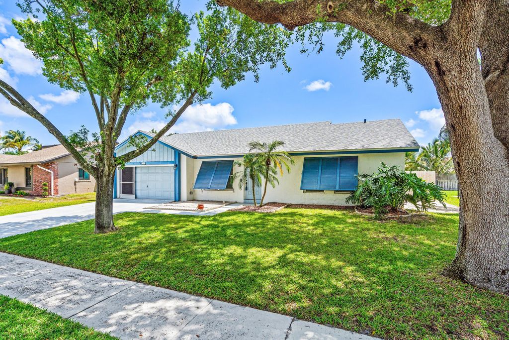 Photo of 1146 NW 10th Street, Boynton Beach, FL 33426 (MLS # B26021385)