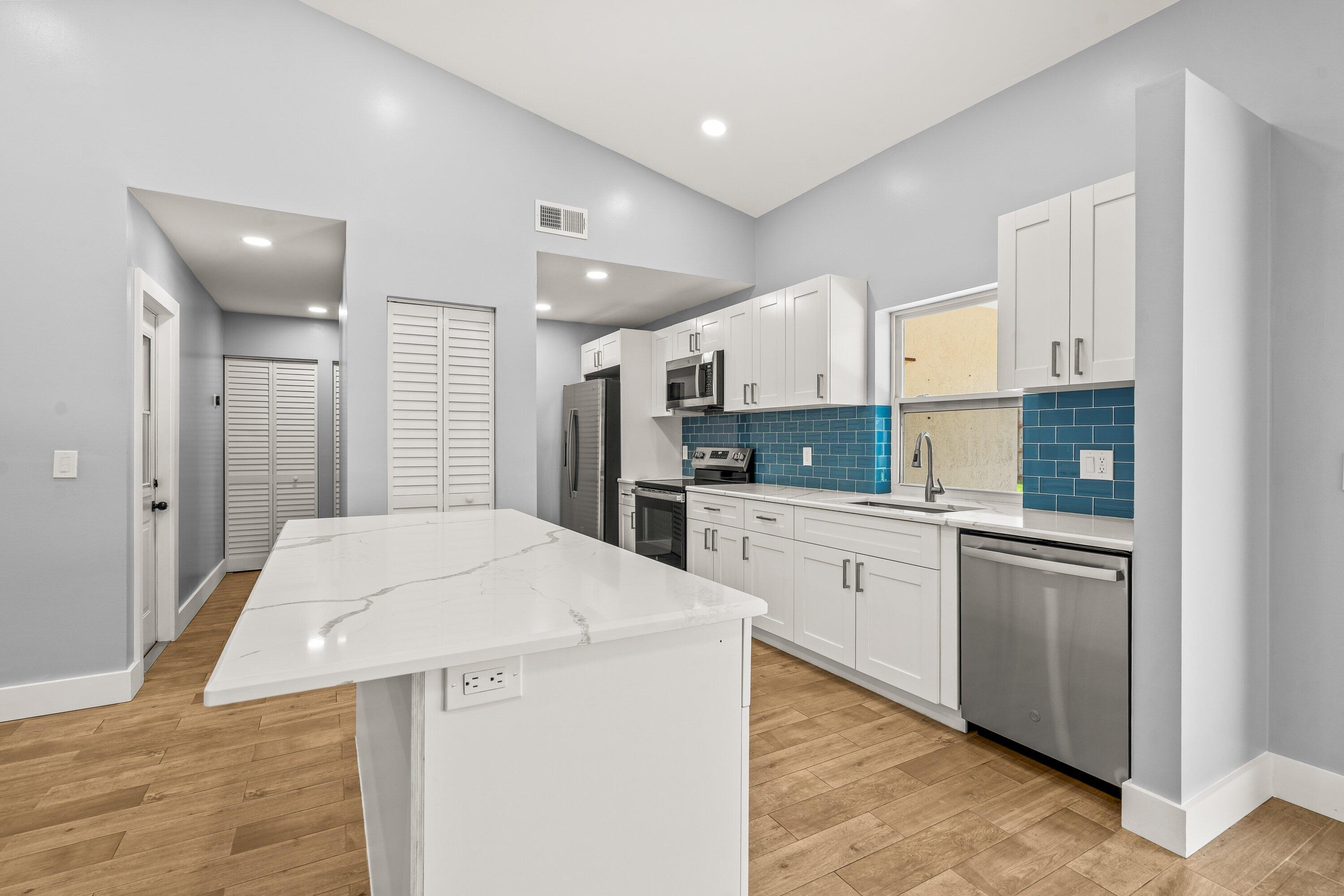 SKY LAKE - Residential