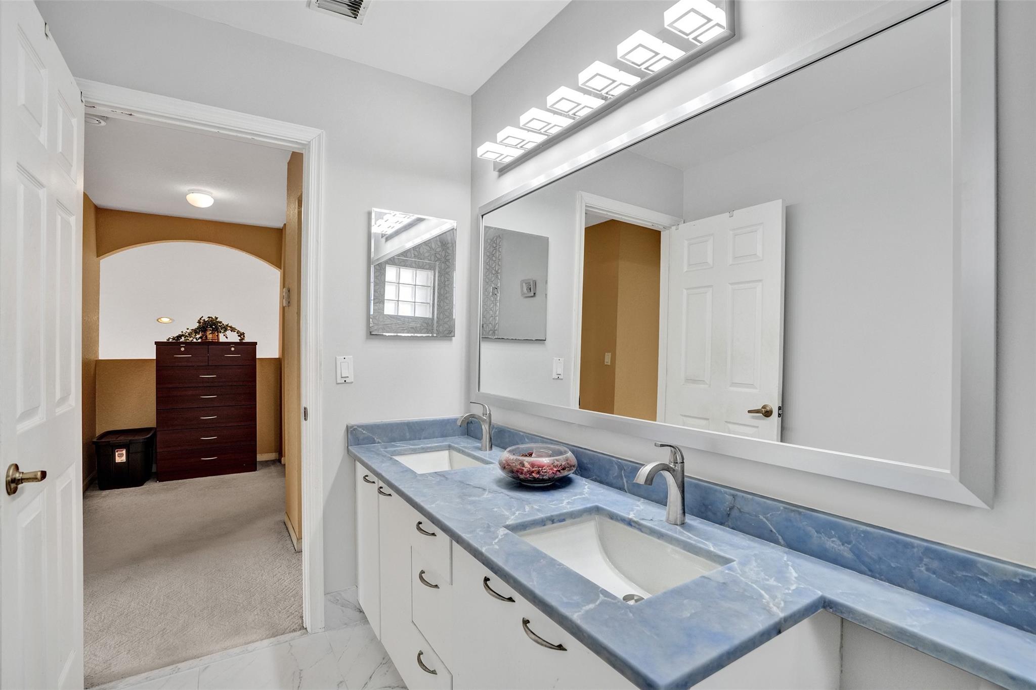 TOWNGATE - Residential Lease