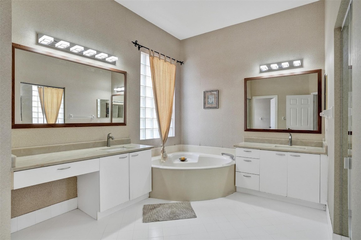 TOWNGATE - Residential Lease