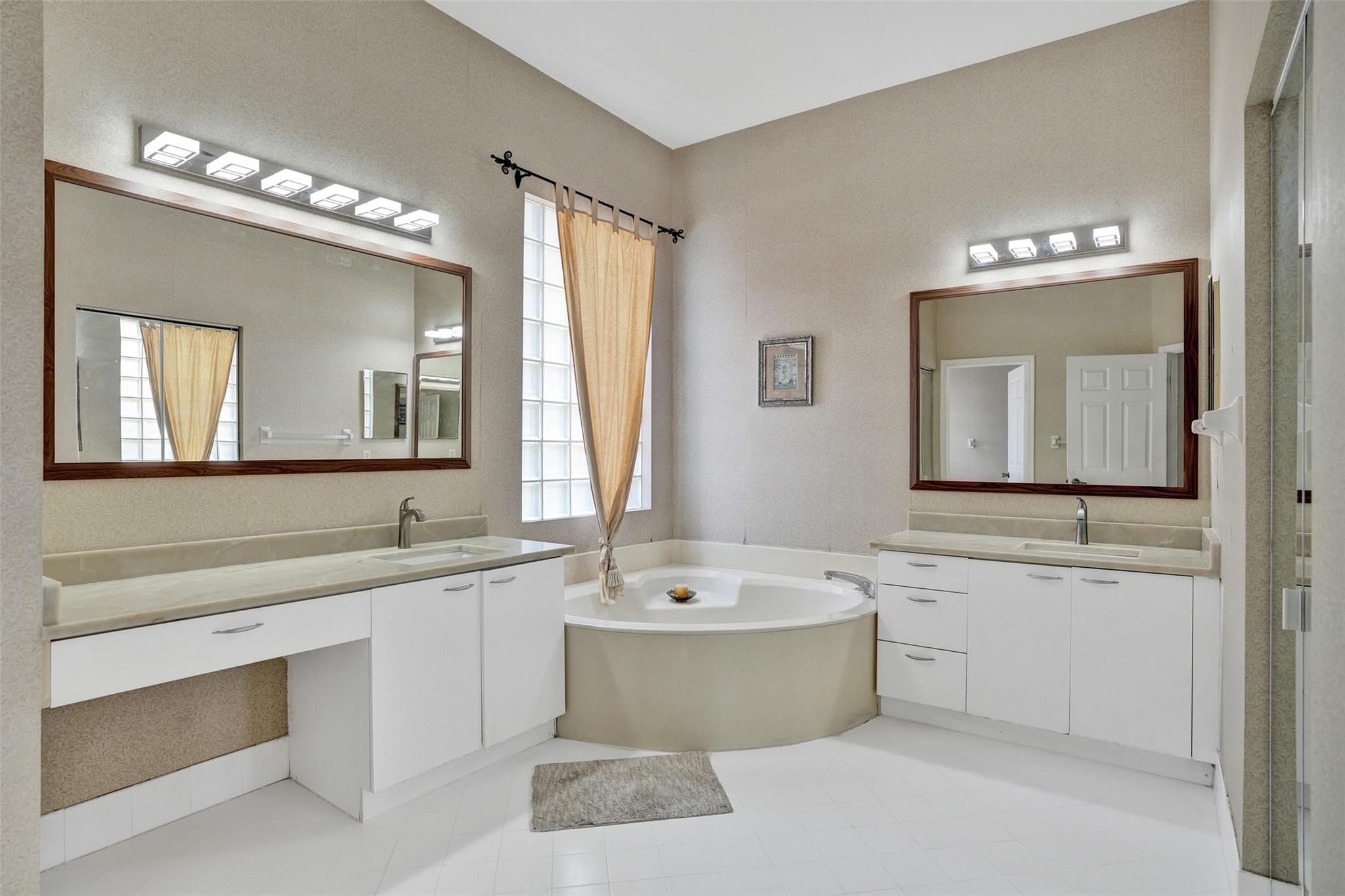 TOWNGATE - Residential Lease