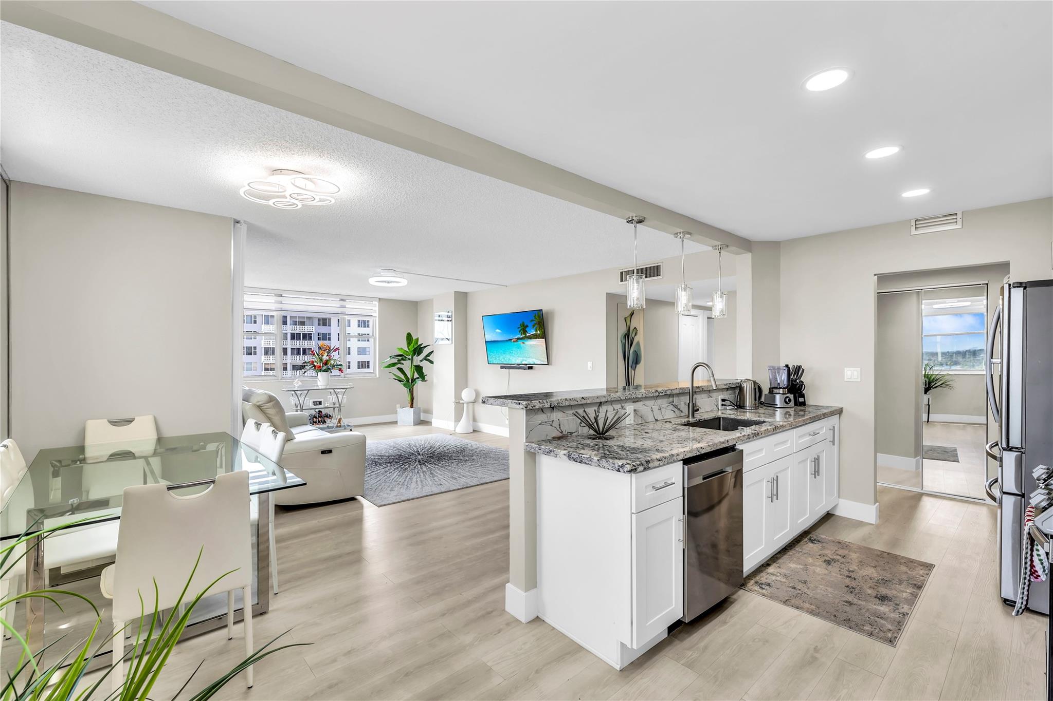 4330 hillcrest dr 810