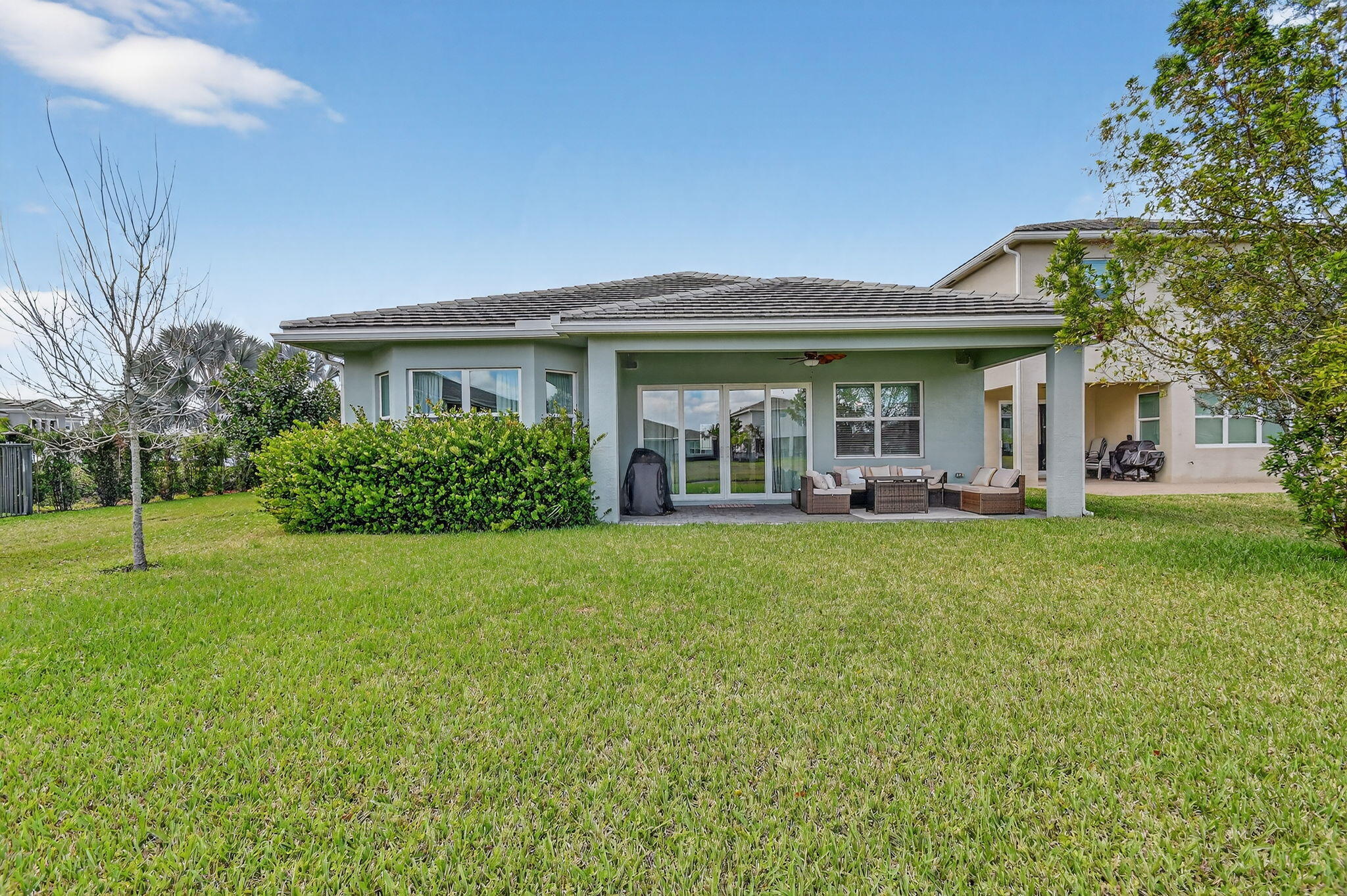 GROVES OF WESTLAKE - Residential Lease