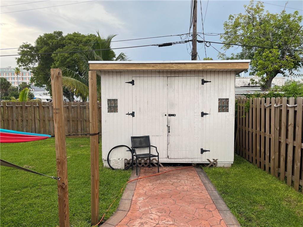 Poinciana Park 5-17 B - Residential