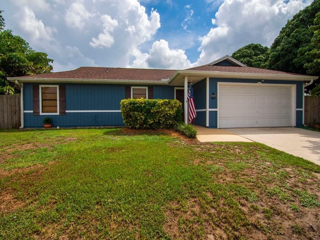 Photo of 102 SW Brandon Avenue Ave, Port Saint Lucie, FL 34953 (MLS # R10831133)