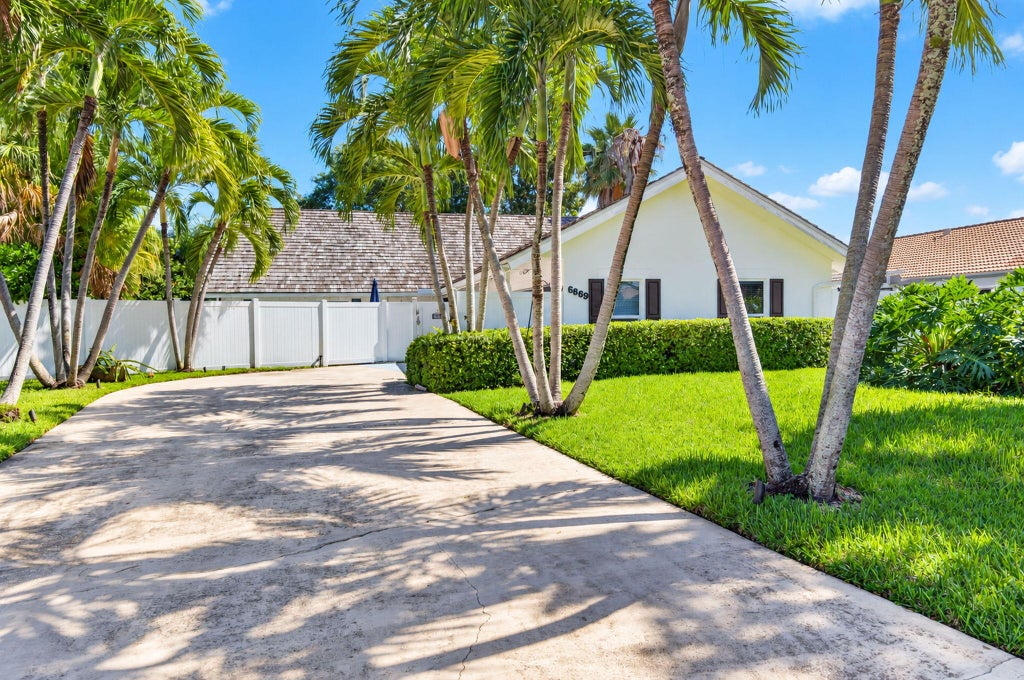 Photo of 6869 Terra Tranquila Drive, Boca Raton, FL 33433 (MLS # B26089387)