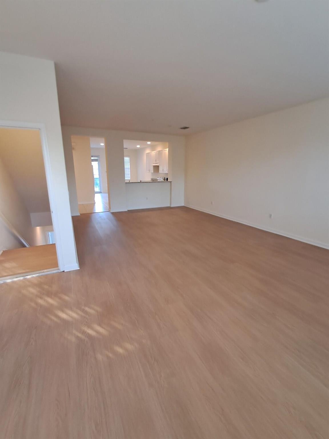 GREENWICH RESIDENTIAL CON - Residential Lease