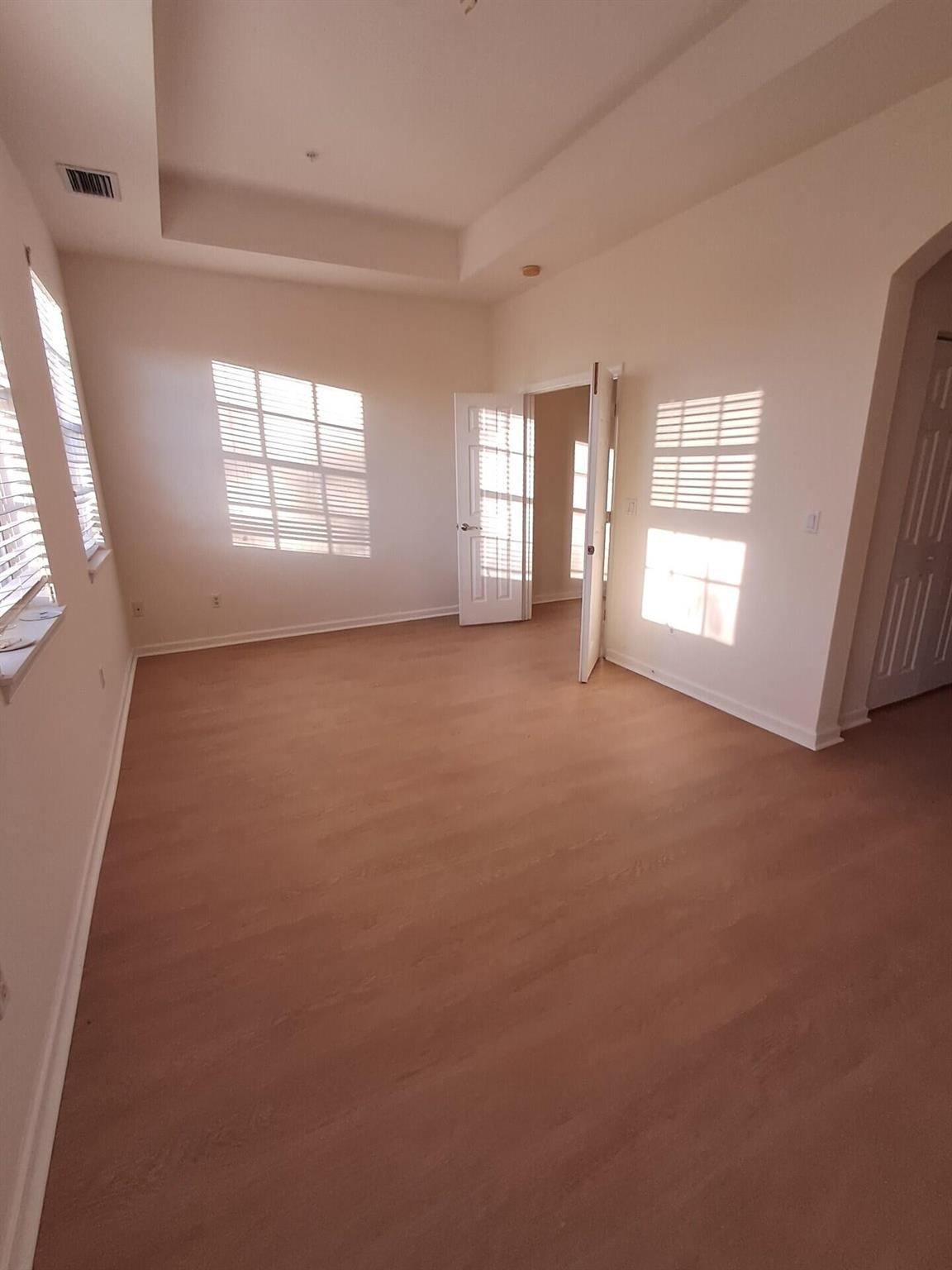 GREENWICH RESIDENTIAL CON - Residential Lease