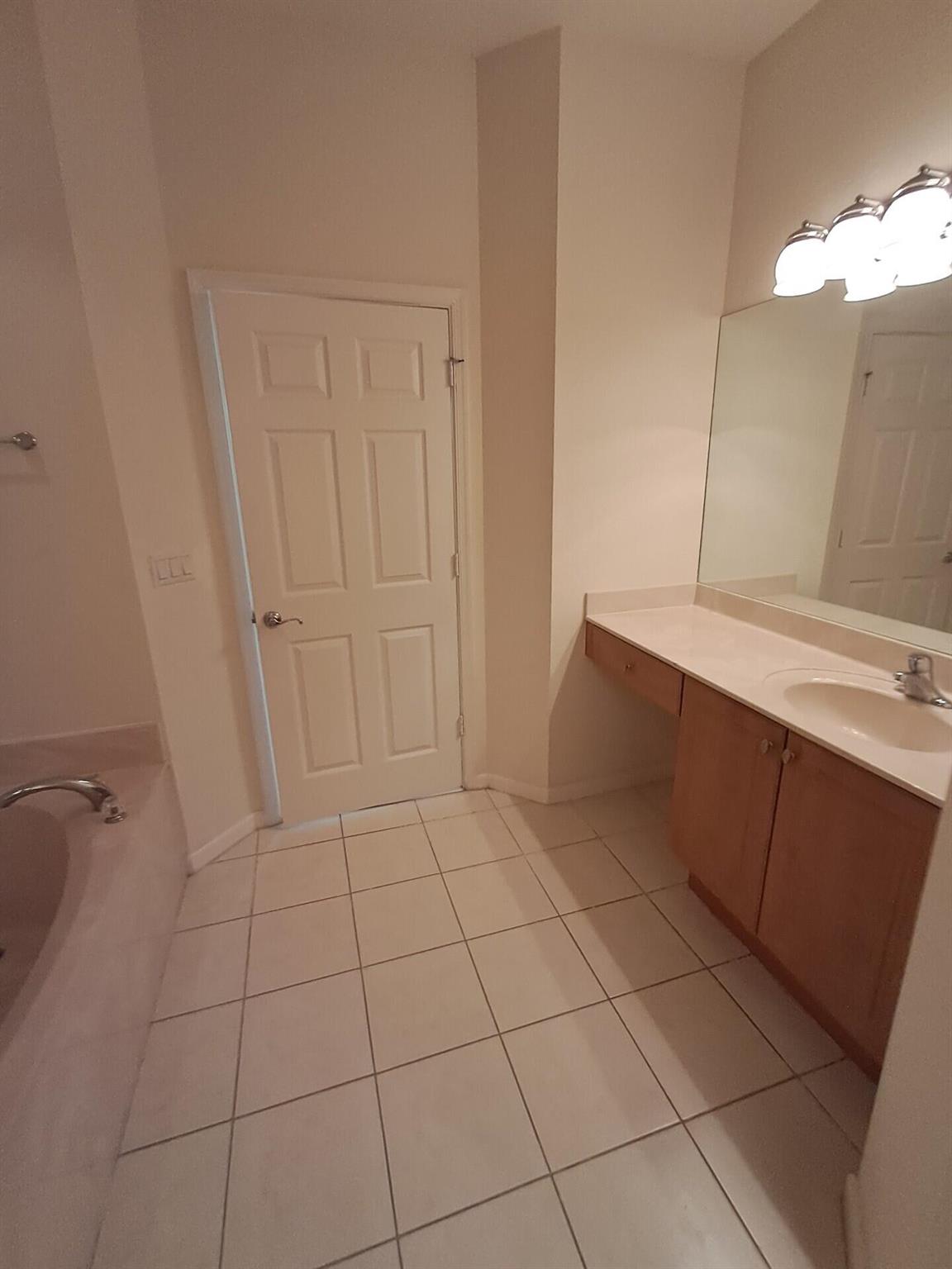 GREENWICH RESIDENTIAL CON - Residential Lease