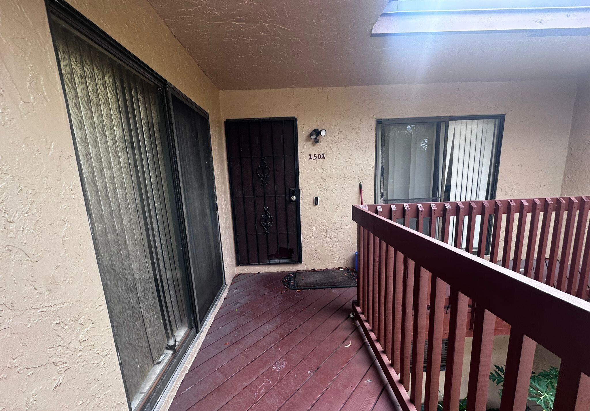 2502 Lakeview Circle, Royal Palm Beach, FL, 33411/$239,900 1 2502 Lakeview Circle