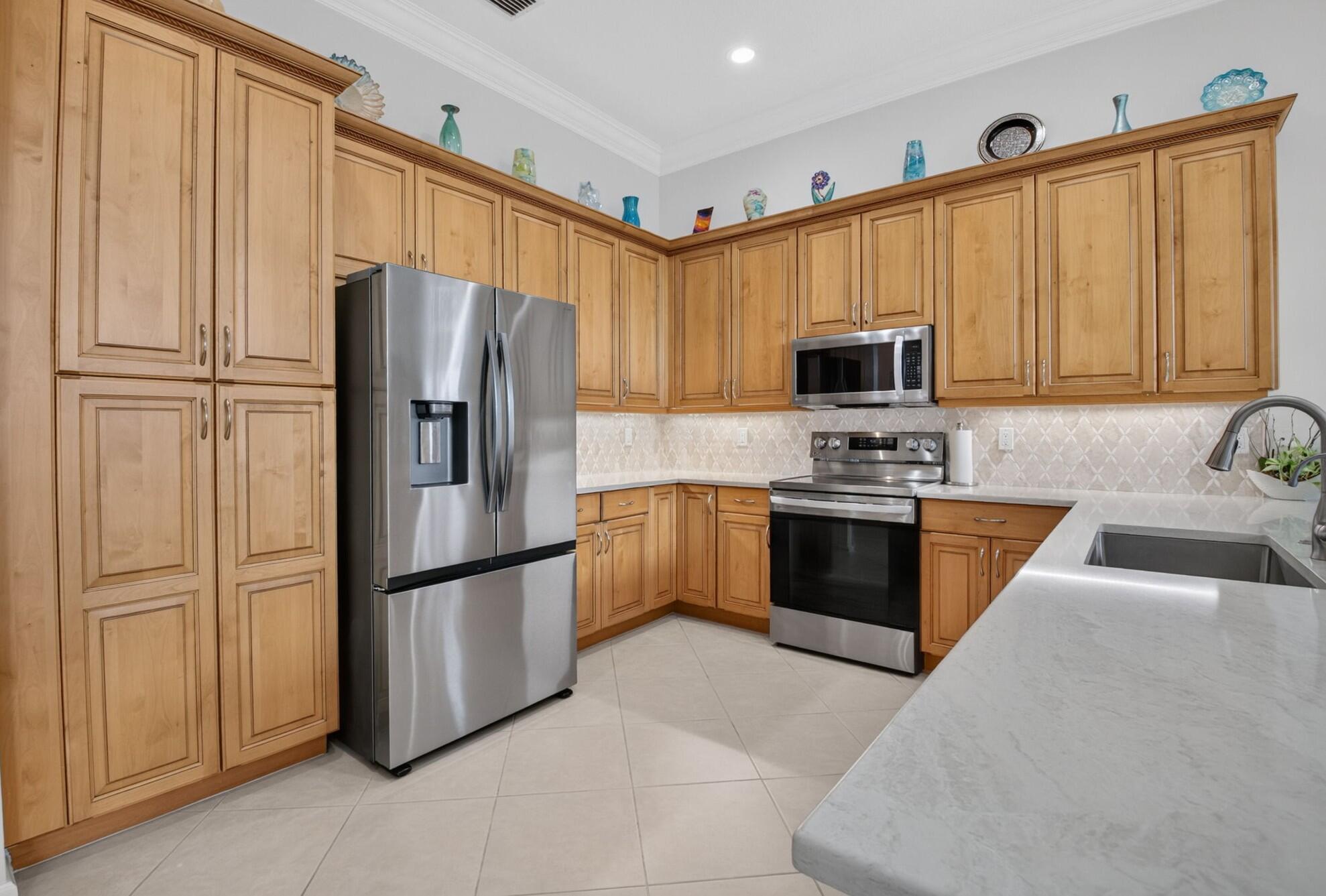 7403 Twin Falls Drive, Boynton Beach, FL, 33437/$749,000 4 7403 Twin Falls Drive