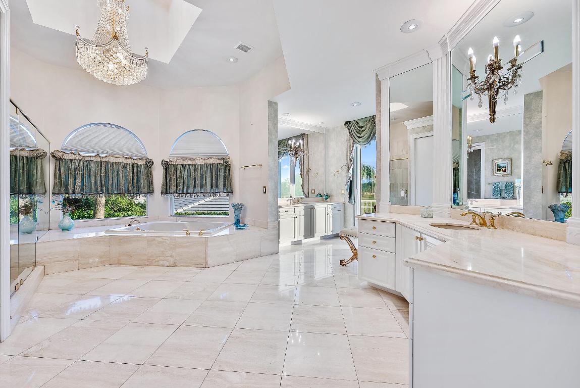 IBIS GOLF AND COUNTRY CLUB - HERONGATE - Residential