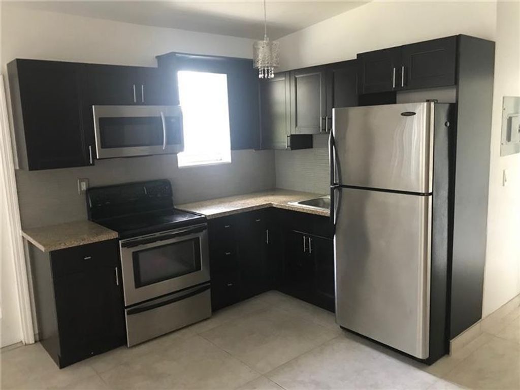 Photo of 725 S 20th Avenue #1, Hollywood, FL 33020 (MLS # B26032286)