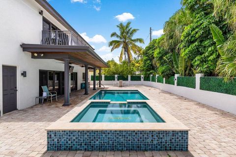 Tiny photo for 811 SE 31st Street, Boca Raton, FL 33432 (MLS # R11106479)