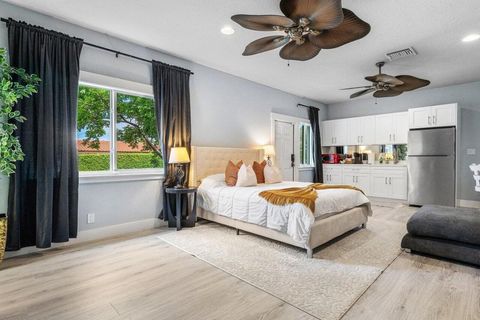 Tiny photo for 811 SE 31st Street, Boca Raton, FL 33432 (MLS # R11106479)