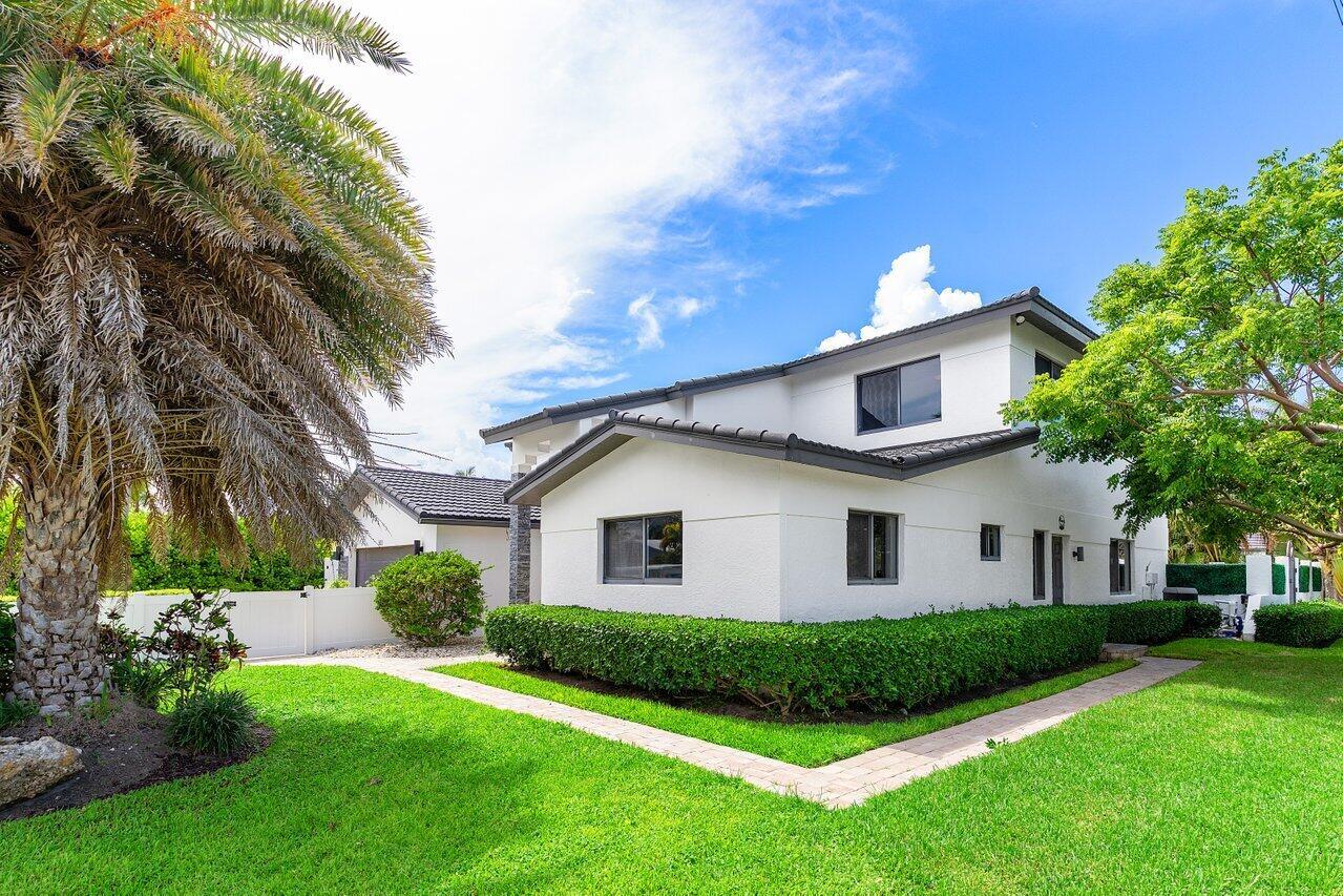 811 SE 31st Street, Boca Raton, FL, 33432/$3,500,000 2 811 SE 31st Street