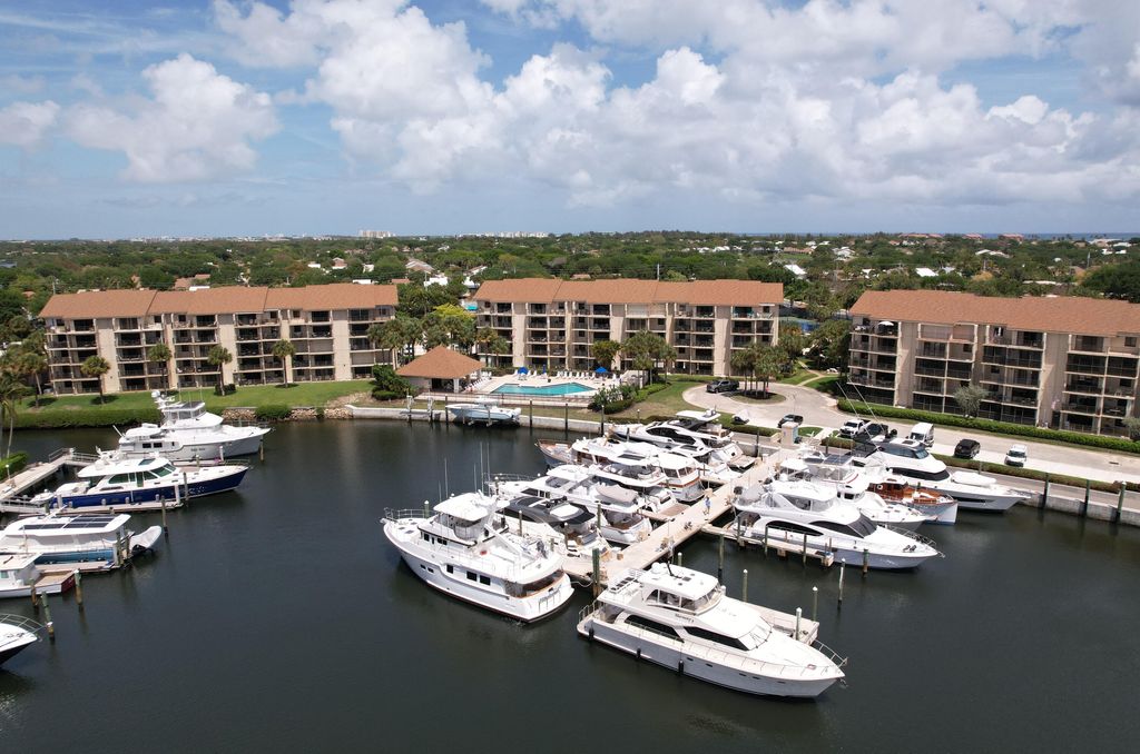 Photo of 1501 Marina Isle Way #501, Jupiter, FL 33477 (MLS # B26008774)